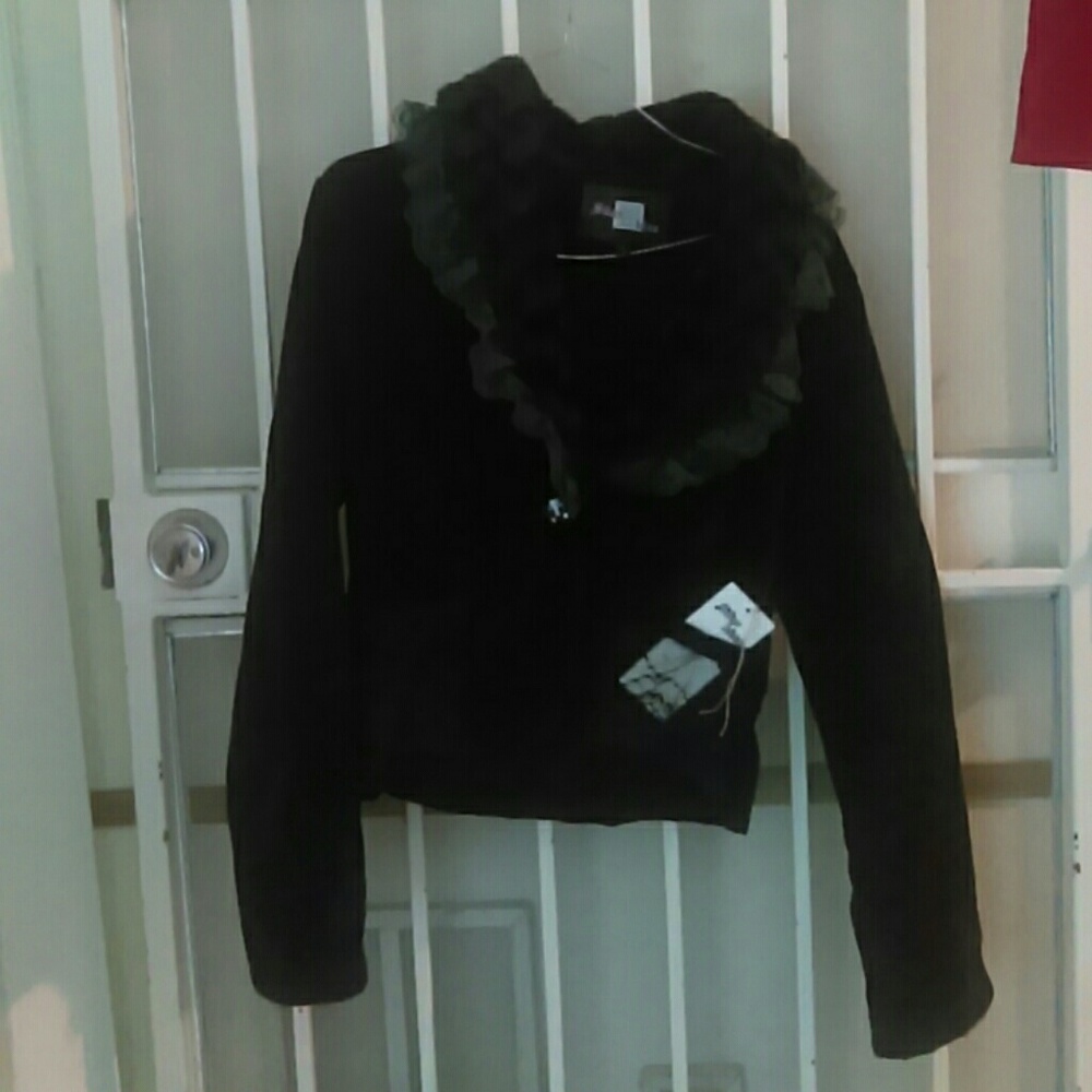 Long sleeved velvet jacket with fur and lace neck